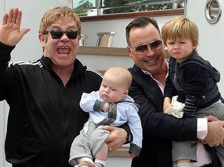 Warum konnte Elton John ein Kind aus der Ukraine nicht adoptieren und hat Leihmutterschaft gewählt?