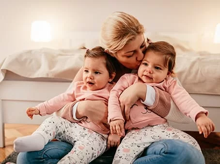 Ich möchte Zwillinge haben. Wie können dabei IVF und die Leihmutterschaft helfen foto Ich möchte Zwillinge haben. Wie können dabei IVF und die Leihmutterschaft helfen Bild